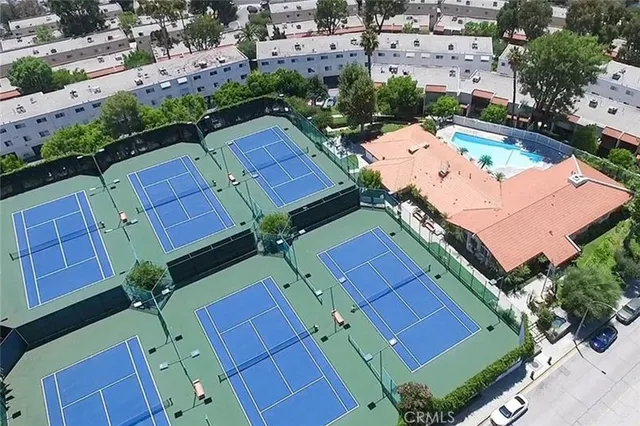 $4,600 | 7718 VÃa Sorrento, Burbank, CA 91504