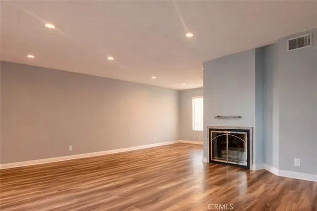 $4,600 | 7718 VÃa Sorrento, Burbank, CA 91504