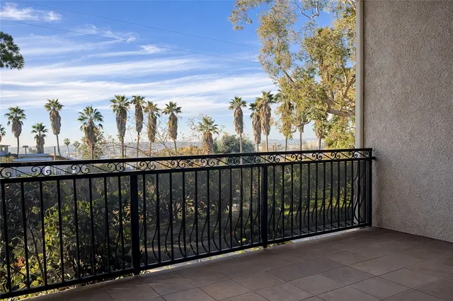 $4,600 | 7718 VÃa Sorrento, Burbank, CA 91504