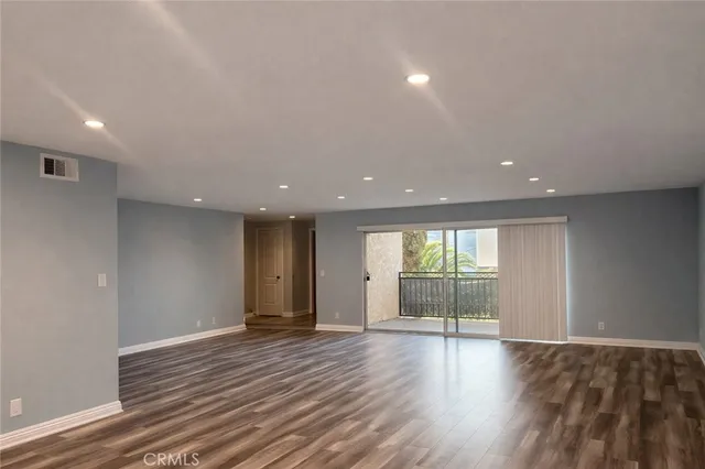 $4,600 | 7718 VÃa Sorrento, Burbank, CA 91504