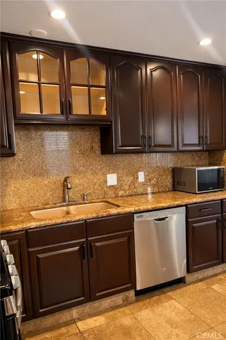 $4,600 | 7718 VÃa Sorrento, Burbank, CA 91504