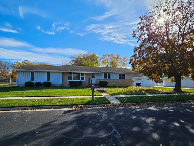 $279,900 | 1305 Endl Boulevard, Fort Atkinson, WI 53538