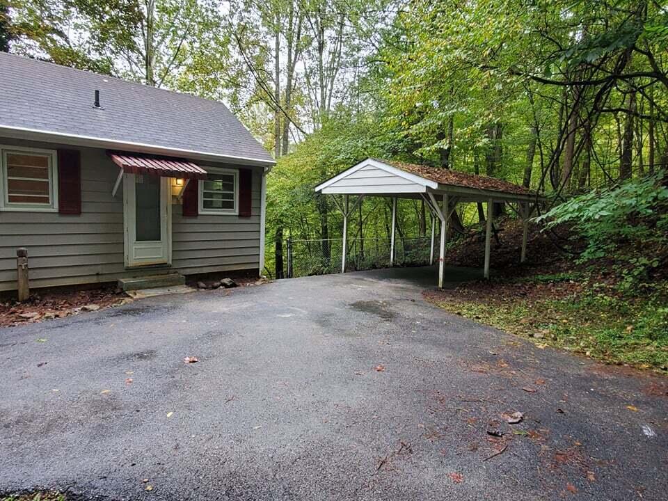 7033 Sparks Road Roanoke, VA 24018 - Photo 2 of 21 2