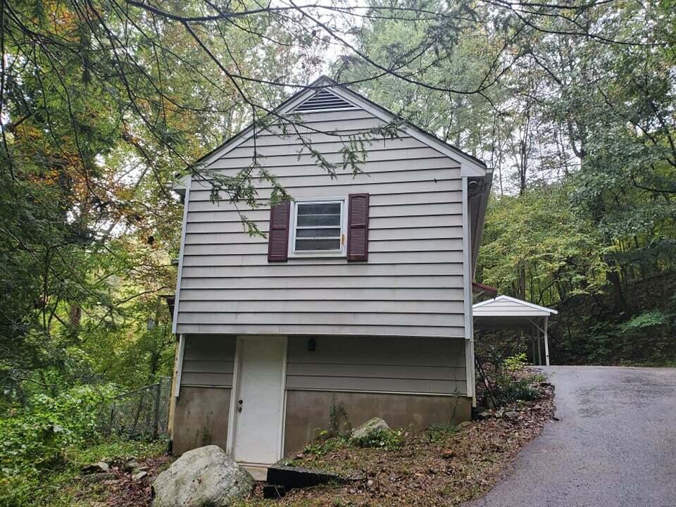 7033 Sparks Road Roanoke, VA 24018 - Photo 3 of 21 3