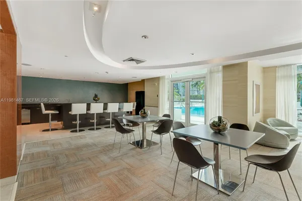 $3,000 | 950 Brickell Bay Drive, Unit 1403, Miami, FL 33131