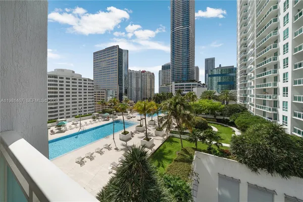 $3,000 | 950 Brickell Bay Drive, Unit 1403, Miami, FL 33131