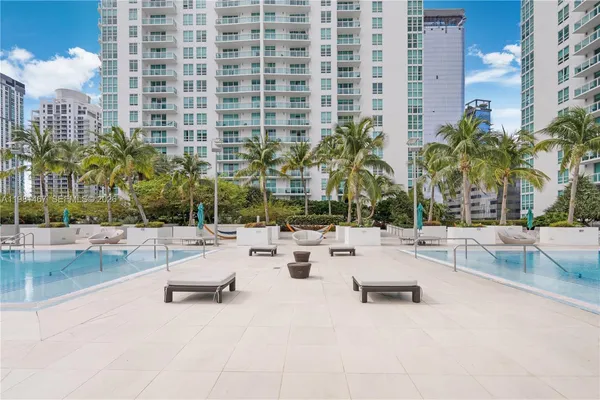 $3,000 | 950 Brickell Bay Drive, Unit 1403, Miami, FL 33131
