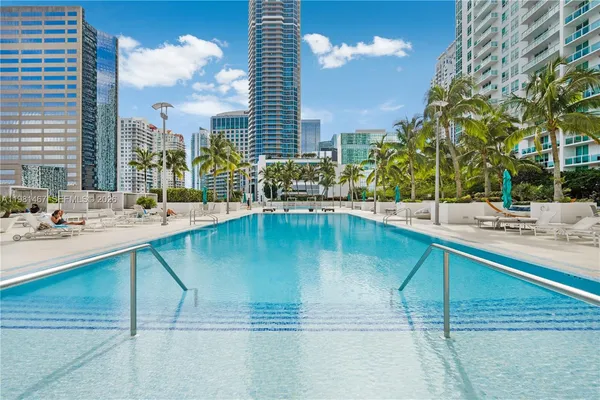$3,000 | 950 Brickell Bay Drive, Unit 1403, Miami, FL 33131