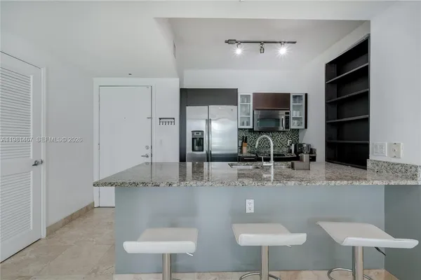 $3,000 | 950 Brickell Bay Drive, Unit 1403, Miami, FL 33131