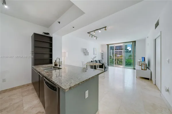 $3,000 | 950 Brickell Bay Drive, Unit 1403, Miami, FL 33131