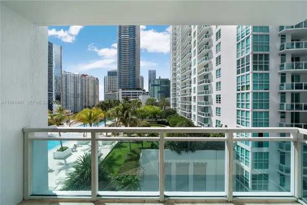 $3,000 | 950 Brickell Bay Drive, Unit 1403, Miami, FL 33131