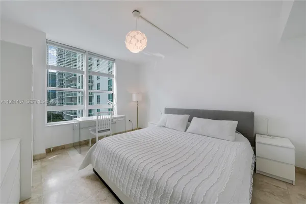 $3,000 | 950 Brickell Bay Drive, Unit 1403, Miami, FL 33131