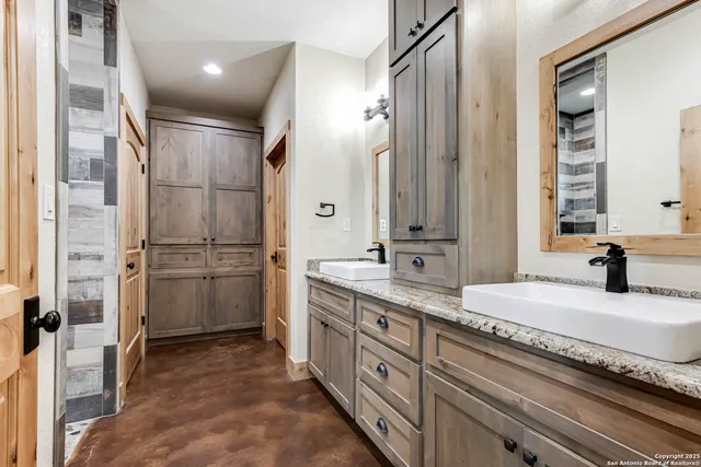 $1,025,000 | 710 Stoney Ridge Road, Bulverde, TX 78163