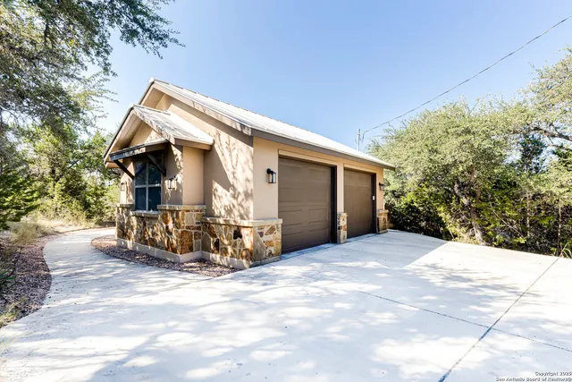$1,025,000 | 710 Stoney Ridge Road, Bulverde, TX 78163