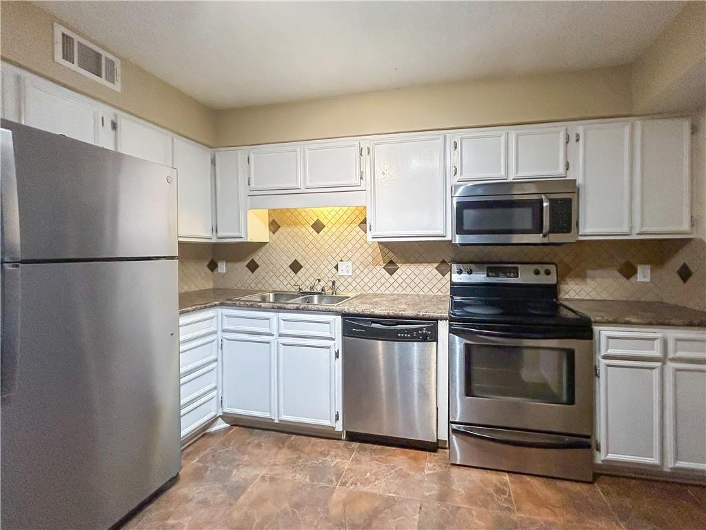 3602 Gillham Road, Unit 11 Kansas City, MO 64111 - Photo 24 of 24