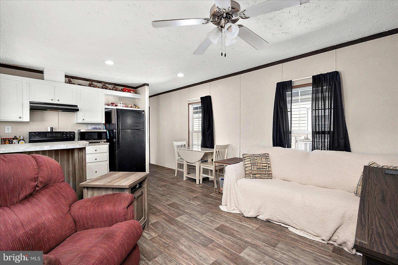 12346 Old Bridge Road, Unit 152 Ocean City, MD 21842 - Photo 11 of 55 a living room with furniture kitchen and a window