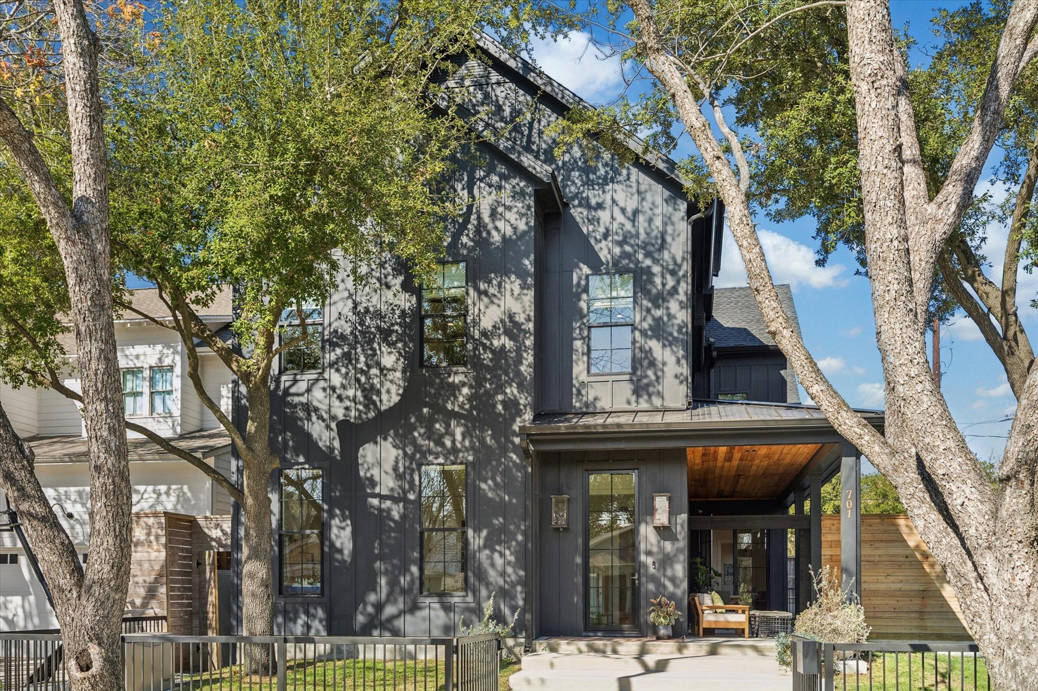 701 Ridge Street Houston, TX 77009 - Photo 46 of 50 a view of a building with a tree