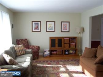 1501 Dickinson Road Havertown, PA 19083 - Photo 2 of 12 Living Room