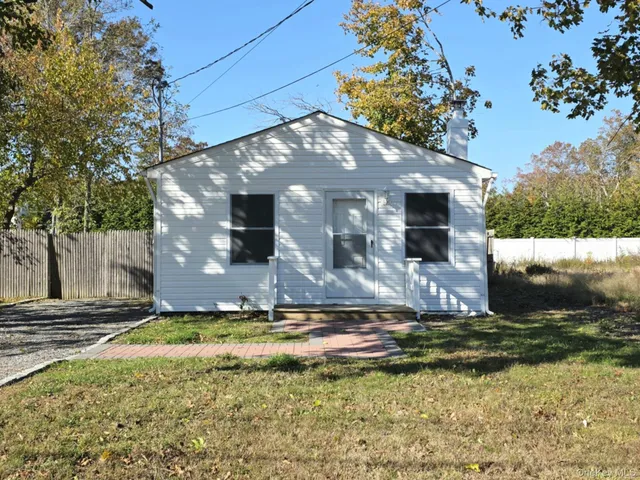 $415,000 | 42 Oak Drive, Riverhead, NY 11901