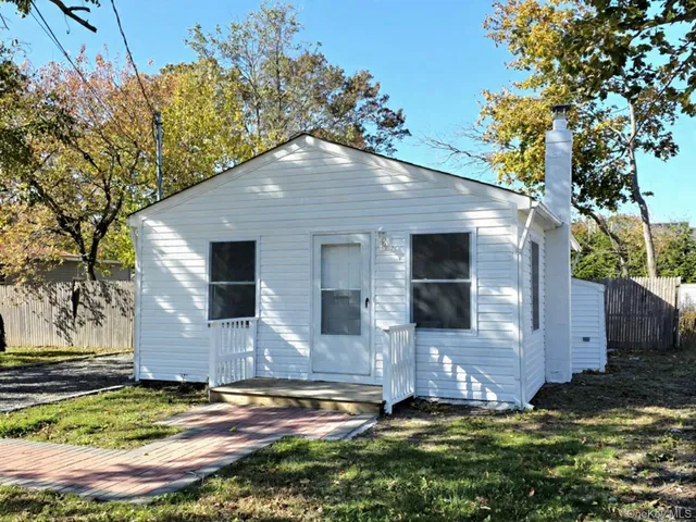 a view of a backyard of the house