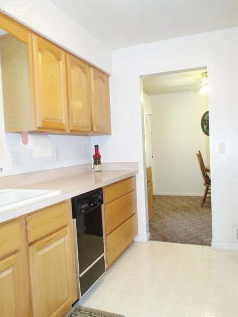 4169 Van Slyke Road Flint, MI 48507 - Photo 7 of 19 20440324-6.JPG