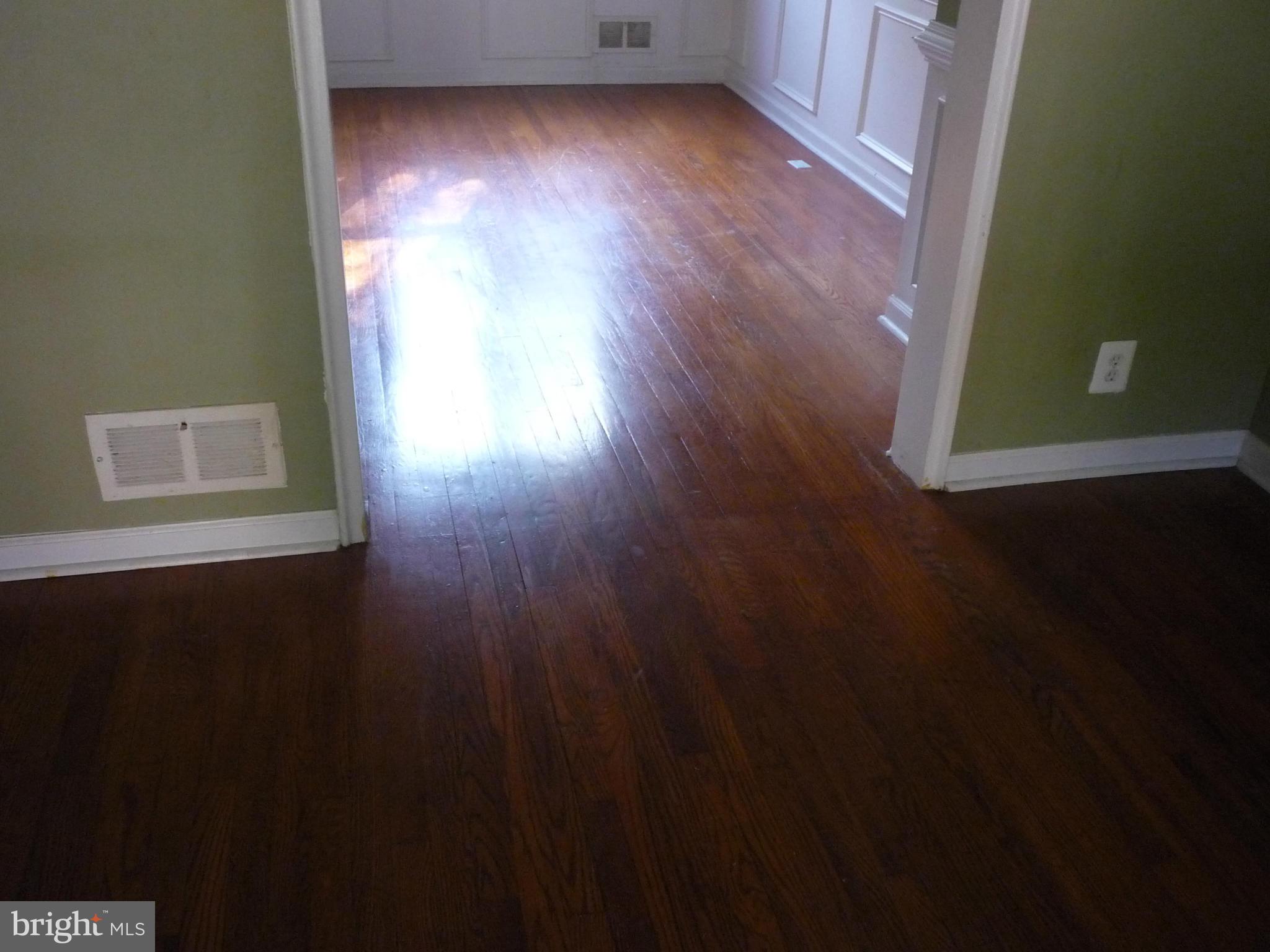 509 Random Road Baltimore, MD 21229 - Photo 4 of 17 Interior (General)