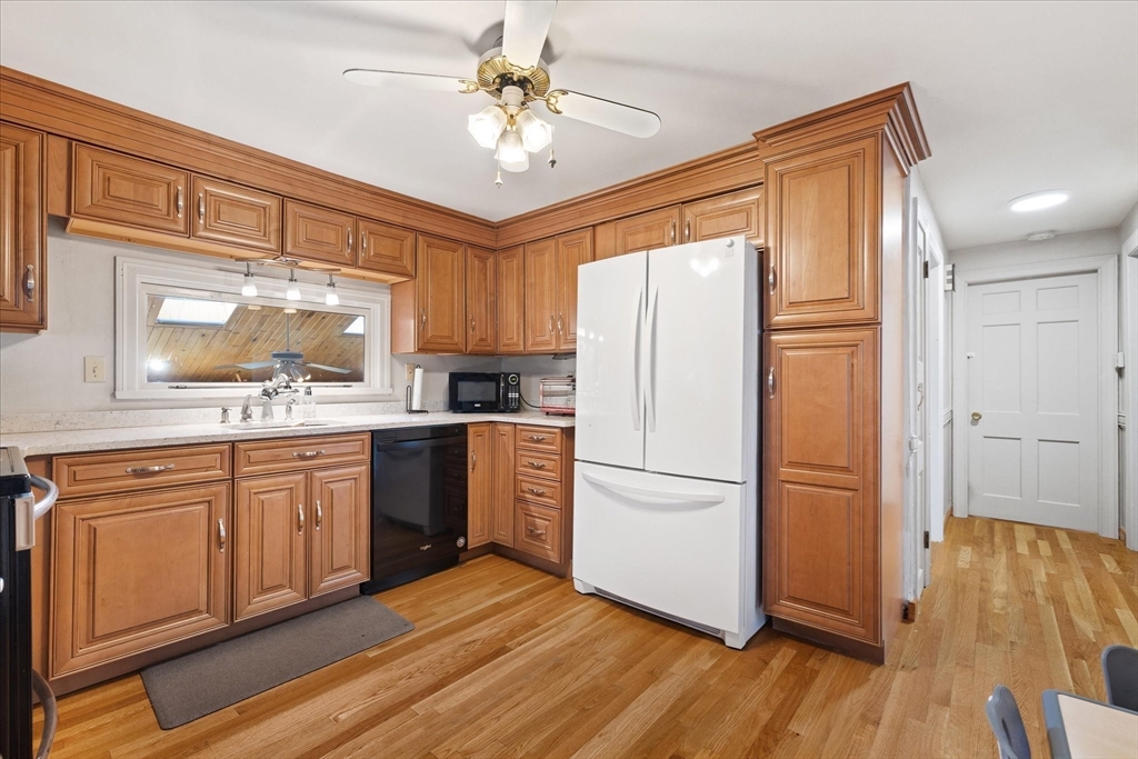 12 Middlesex Avenue Worcester, MA 01604 - Photo 11 of 28