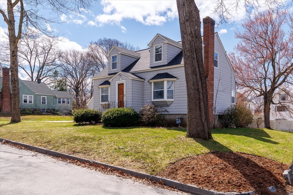 12 Middlesex Avenue Worcester, MA 01604 - Photo 4 of 28