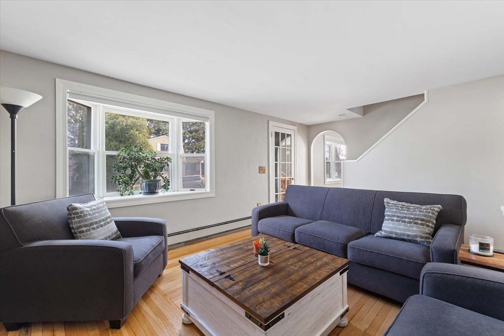 12 Middlesex Avenue Worcester, MA 01604 - Photo 5 of 28