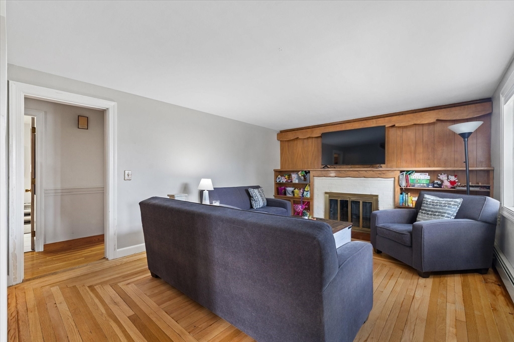 12 Middlesex Avenue Worcester, MA 01604 - Photo 6 of 28