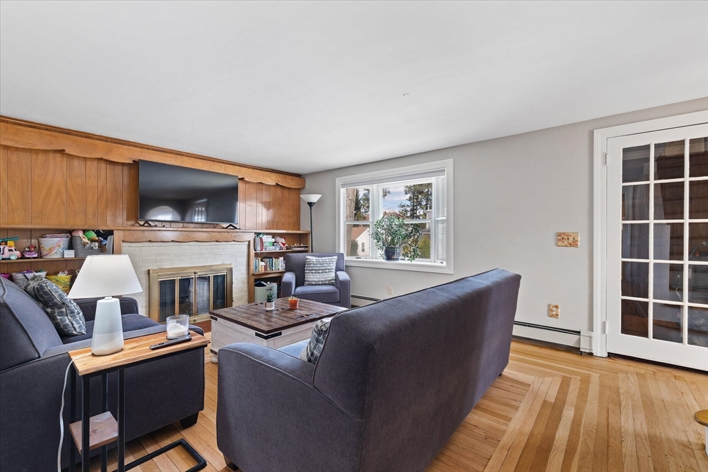 12 Middlesex Avenue Worcester, MA 01604 - Photo 7 of 28