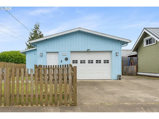 $344,000 | 2105 9th Street, Tillamook, OR 97141
