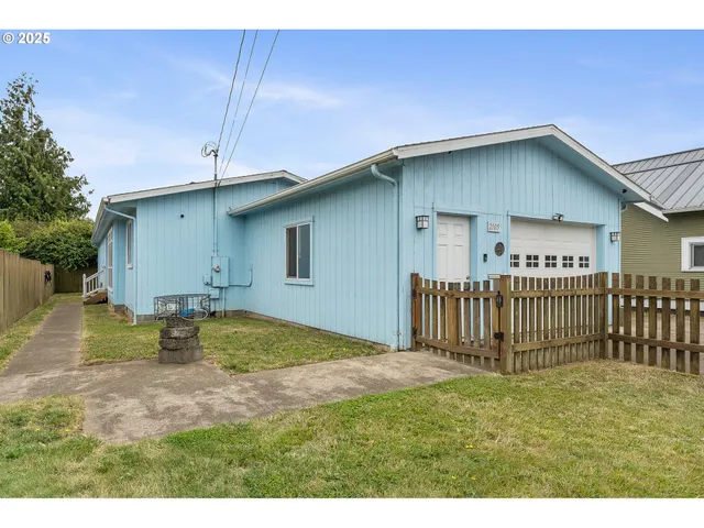 $344,000 | 2105 9th Street, Tillamook, OR 97141