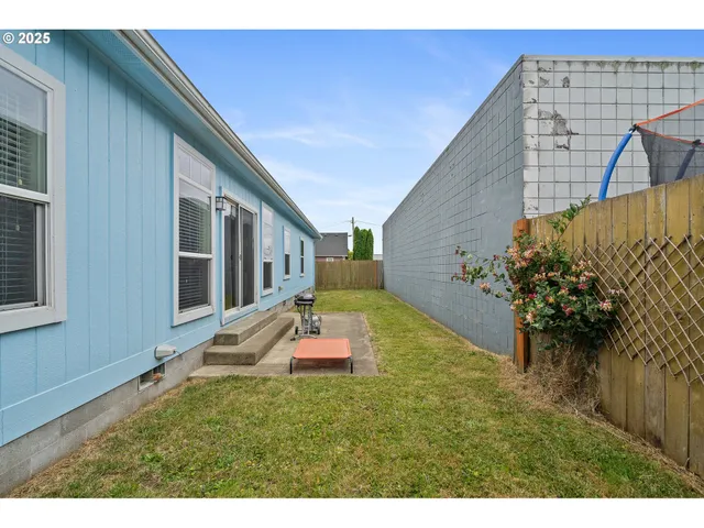 $344,000 | 2105 9th Street, Tillamook, OR 97141