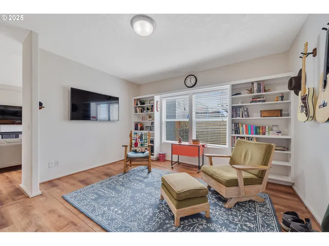 $344,000 | 2105 9th Street, Tillamook, OR 97141