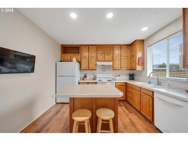 $344,000 | 2105 9th Street, Tillamook, OR 97141