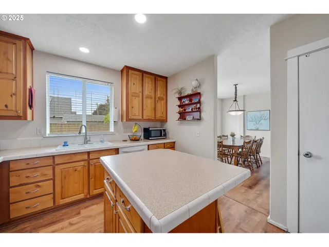 $344,000 | 2105 9th Street, Tillamook, OR 97141