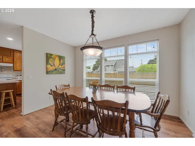 $344,000 | 2105 9th Street, Tillamook, OR 97141