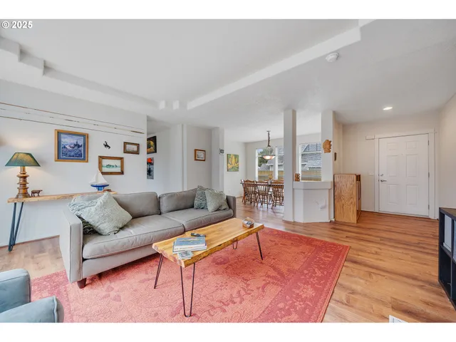 $344,000 | 2105 9th Street, Tillamook, OR 97141