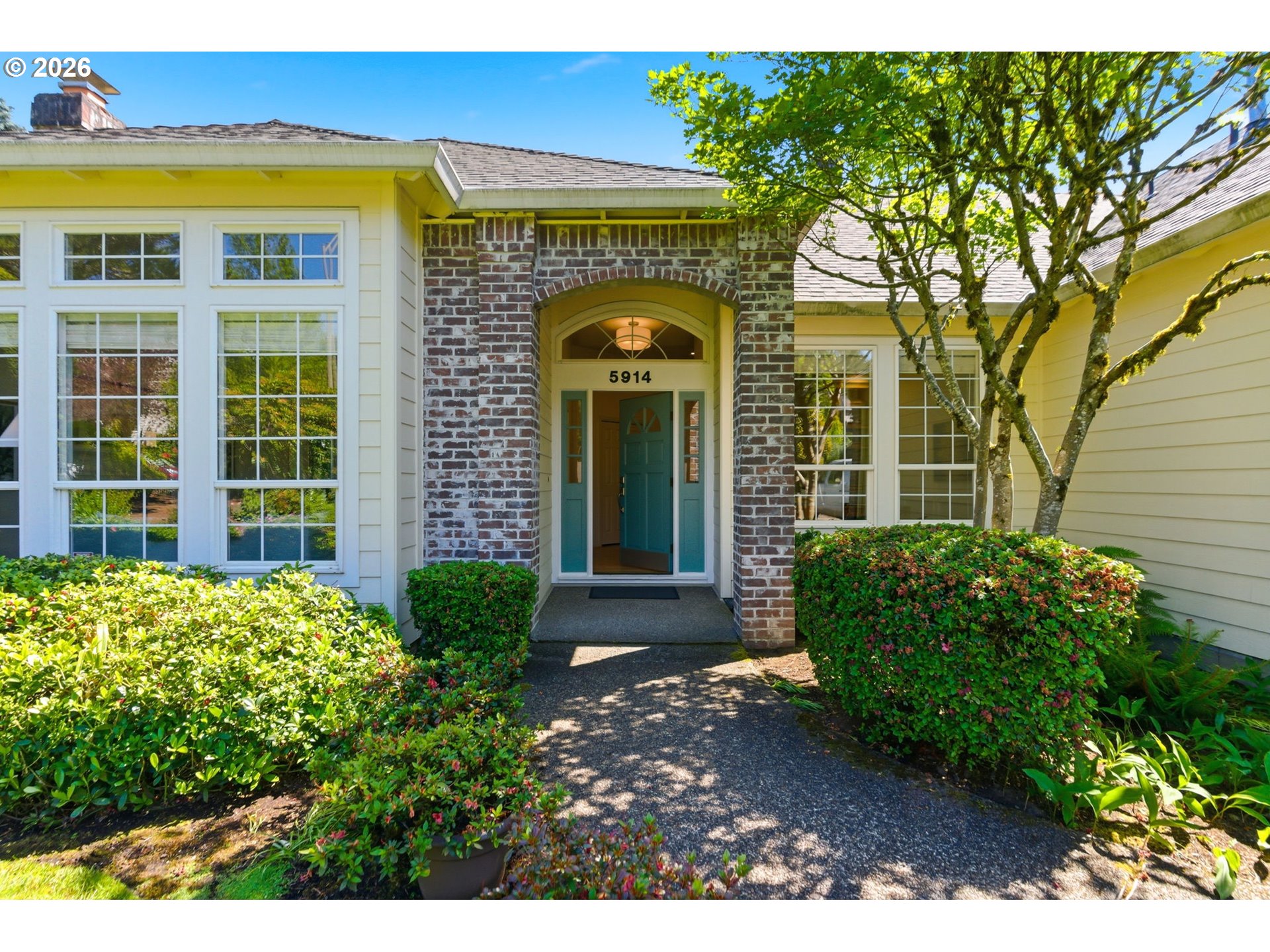 5914 Southwest Kruse Ridge Drive Portland, OR 97219 - Photo 2 of 43 Gallery Image 2