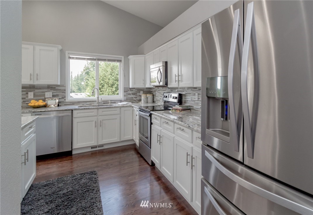 20018 33rd Drive Southeast Bothell, WA 98012 - Photo 6 of 25 Gallery Image 6