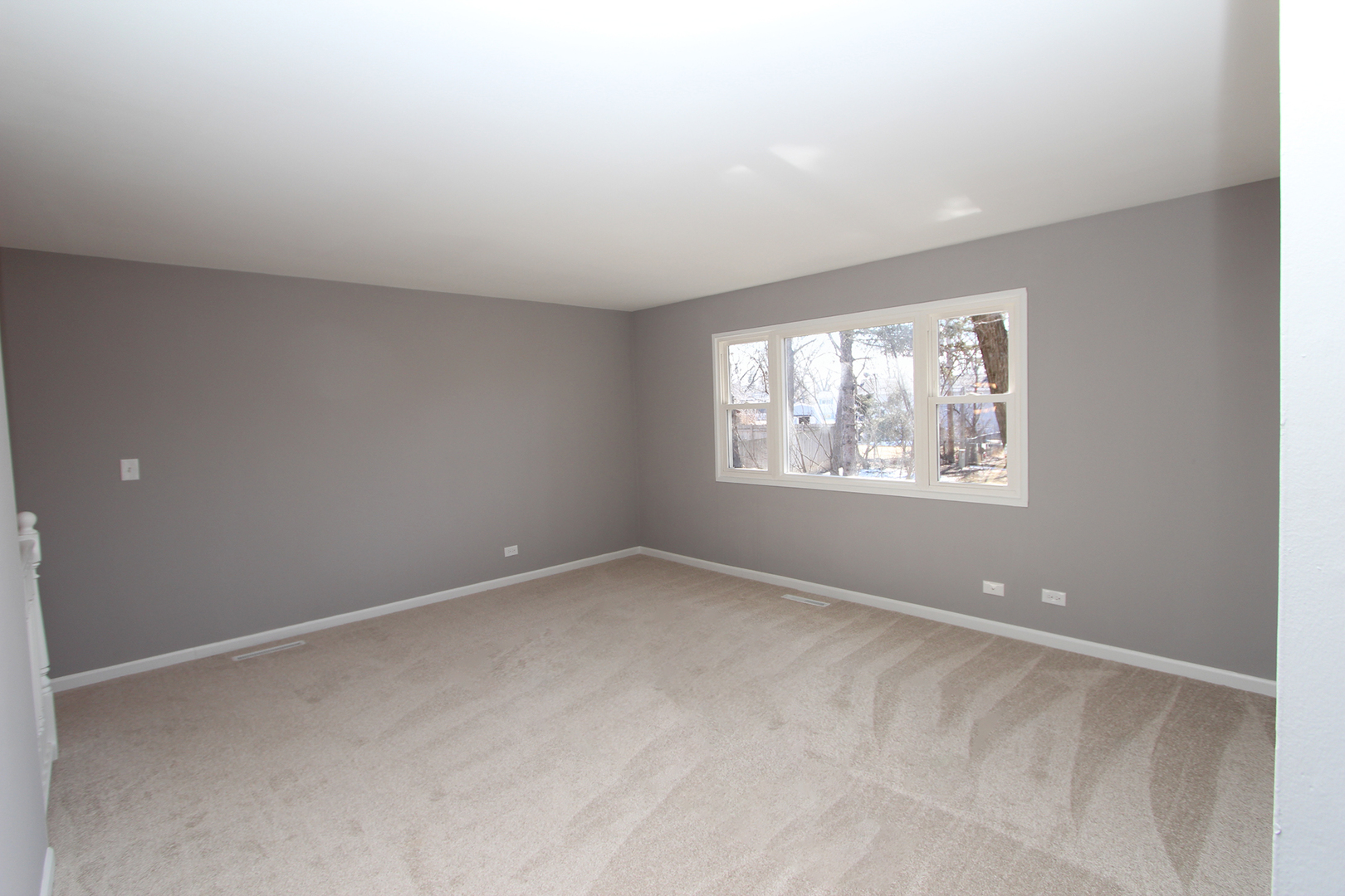 656 Briar Road Wauconda, IL 60084 - Photo 11 of 25 an empty room with windows