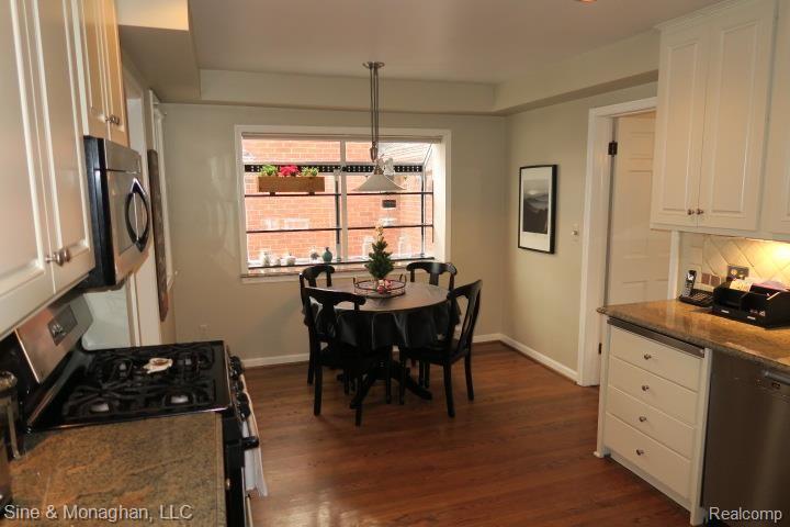 332 Cloverly Road Grosse Pointe, MI 48236 - Photo 8 of 40 image19.jpg