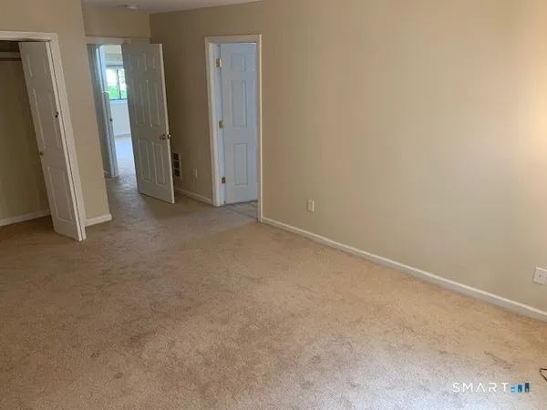 $2,875 | 18 Greenbriar Drive, Farmington, CT 06032