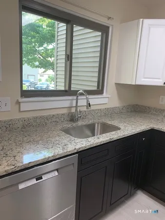 $2,875 | 18 Greenbriar Drive, Farmington, CT 06032