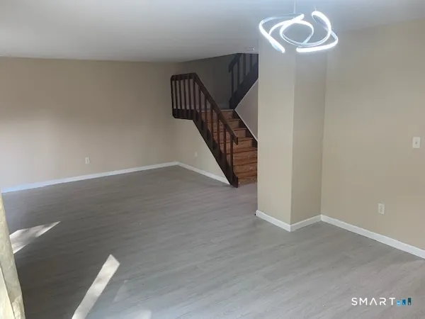 $2,875 | 18 Greenbriar Drive, Farmington, CT 06032