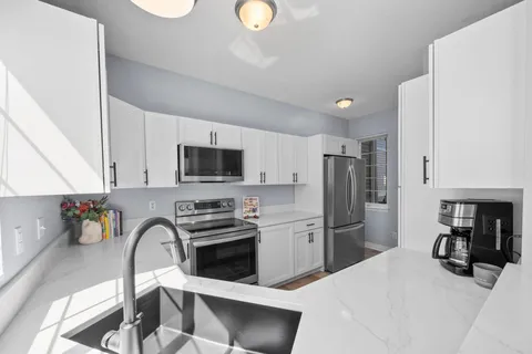 $350,000 | 2030 Mainstreet, Hopkins, MN 55343