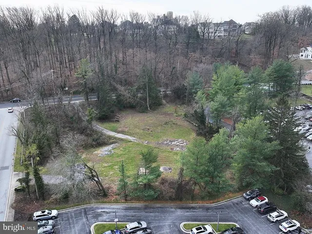 a house view with garden space