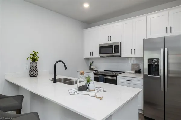 $3,075 | 1262 Solomon Drive, Unit CYPRESS, Kernersville, NC 27284