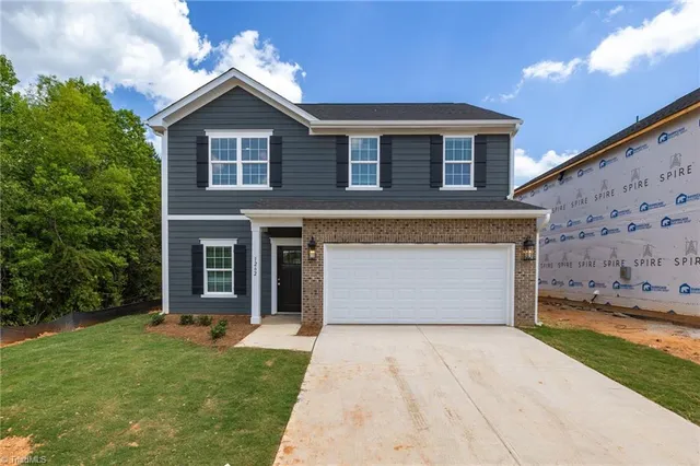 $2,901 | 1262 Solomon Drive, Unit CYPRESS, Kernersville, NC 27284